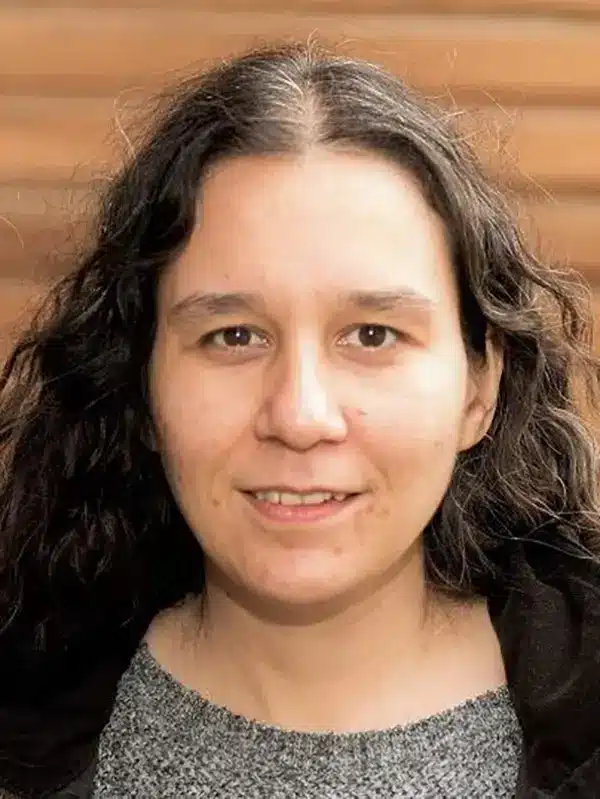 headshot photo of Camila Caiado